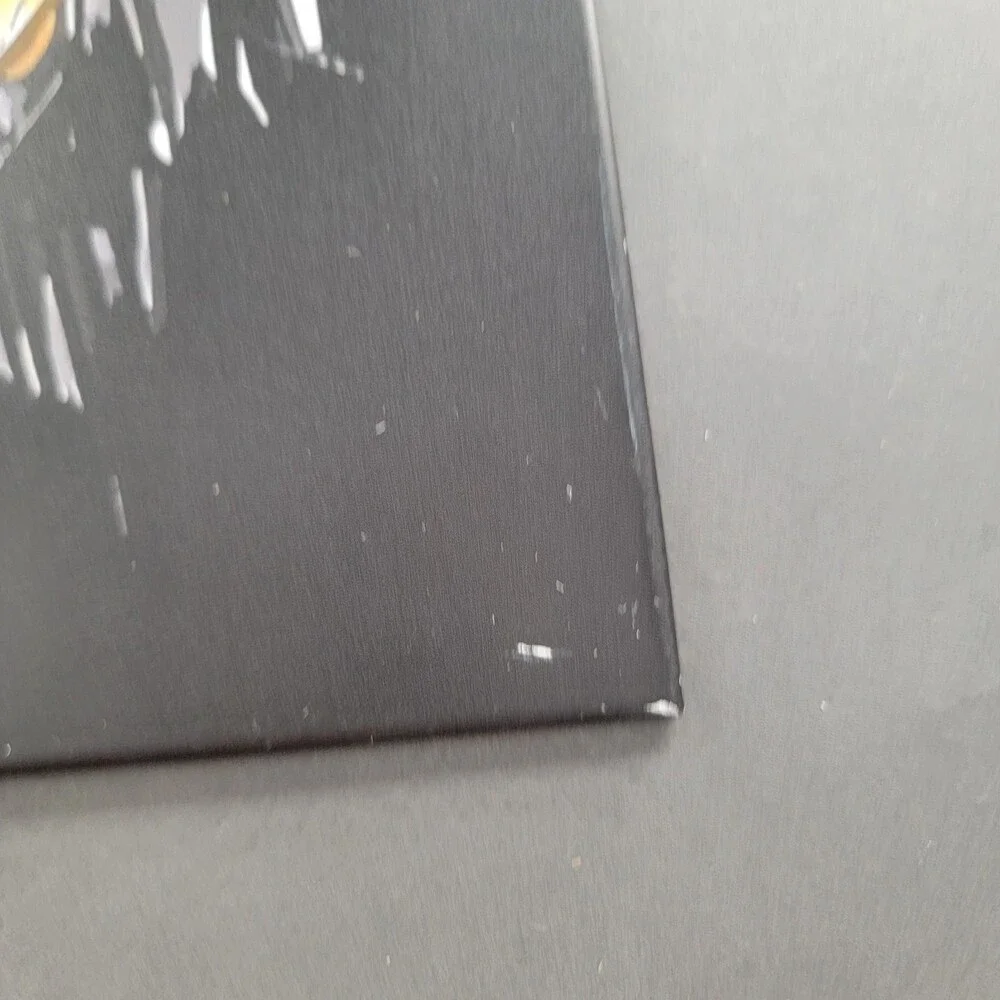 Displate metal wall